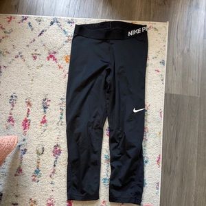 Nike pro crop leggings